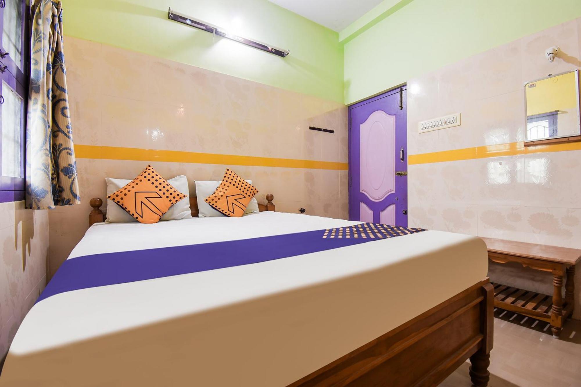 Hotel O K.S.Lodge Tribhuvanam Esterno foto