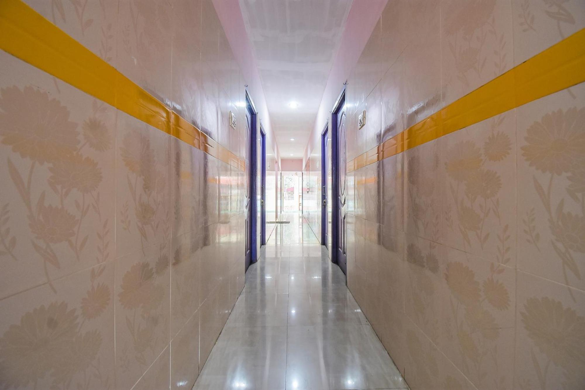 Hotel O K.S.Lodge Tribhuvanam Esterno foto