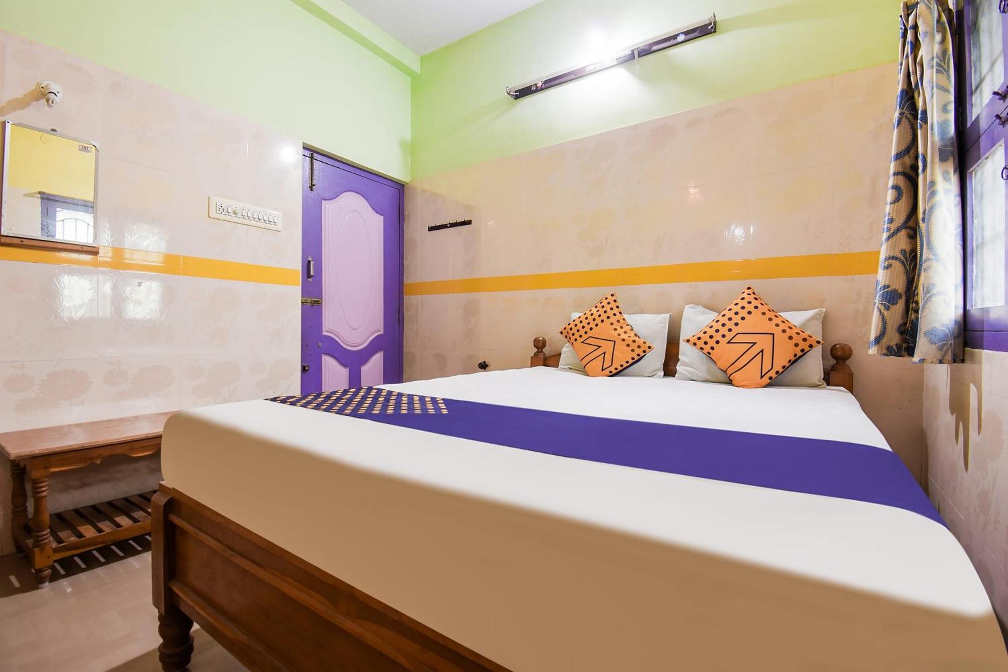 Hotel O K.S.Lodge Tribhuvanam Esterno foto