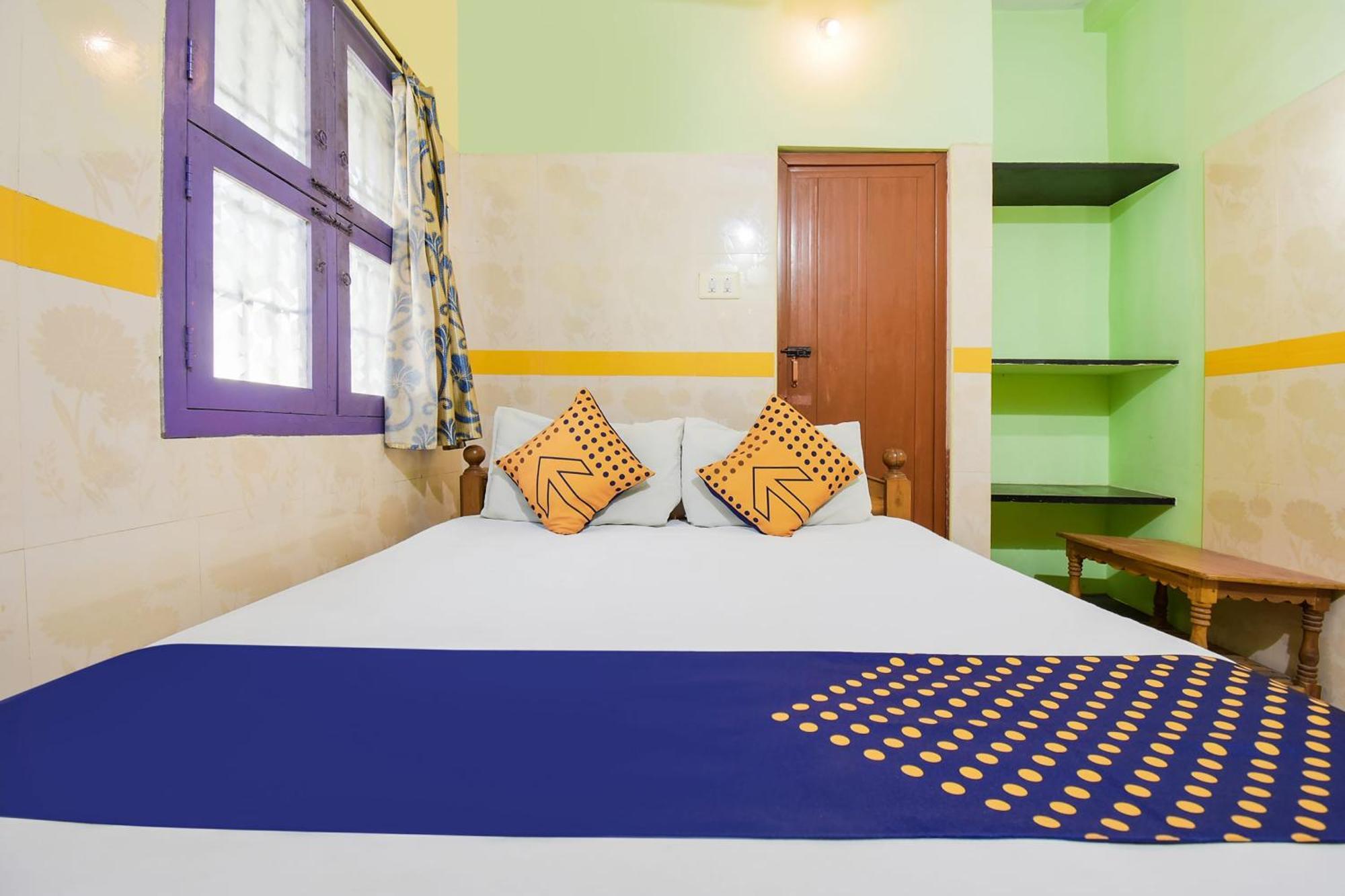 Hotel O K.S.Lodge Tribhuvanam Esterno foto