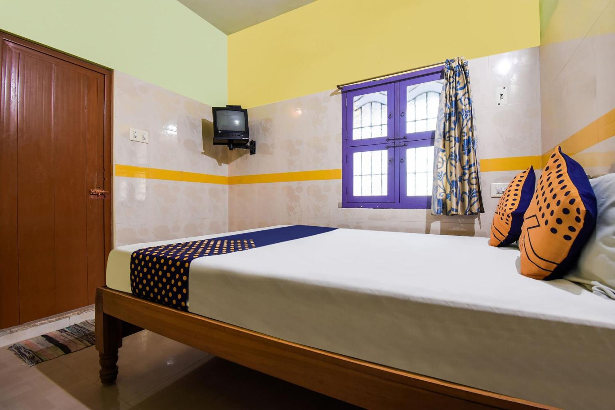 Hotel O K.S.Lodge Tribhuvanam Esterno foto