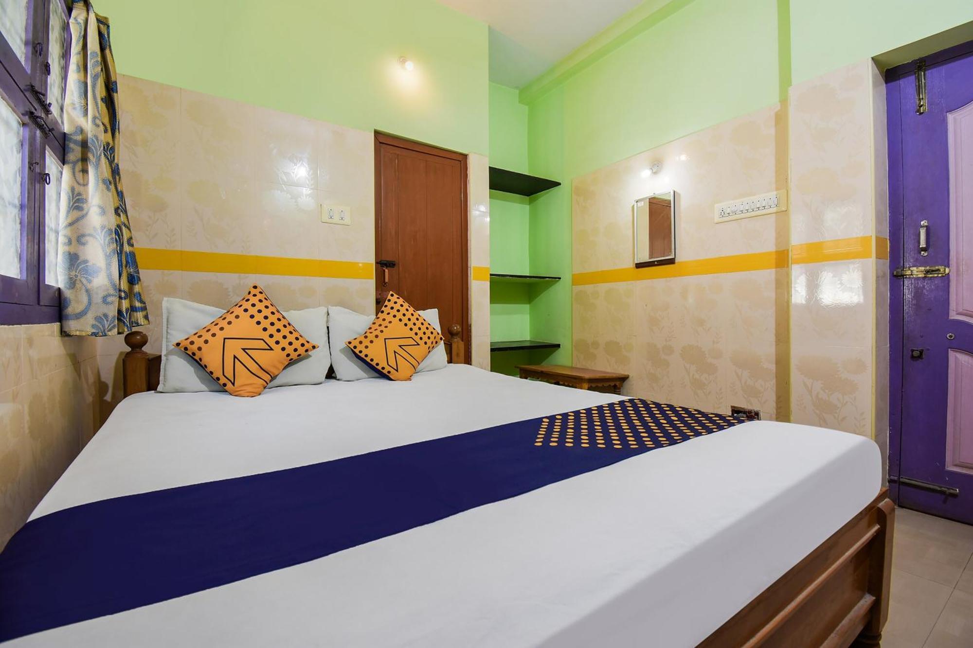 Hotel O K.S.Lodge Tribhuvanam Esterno foto